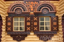 Оформление окон в резном доме по проекту «Терем»