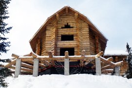 Процесс создания дома из рубленного бревна кедра