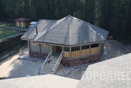 Процесс строительства бани из бревна. Оформление экстерьера 